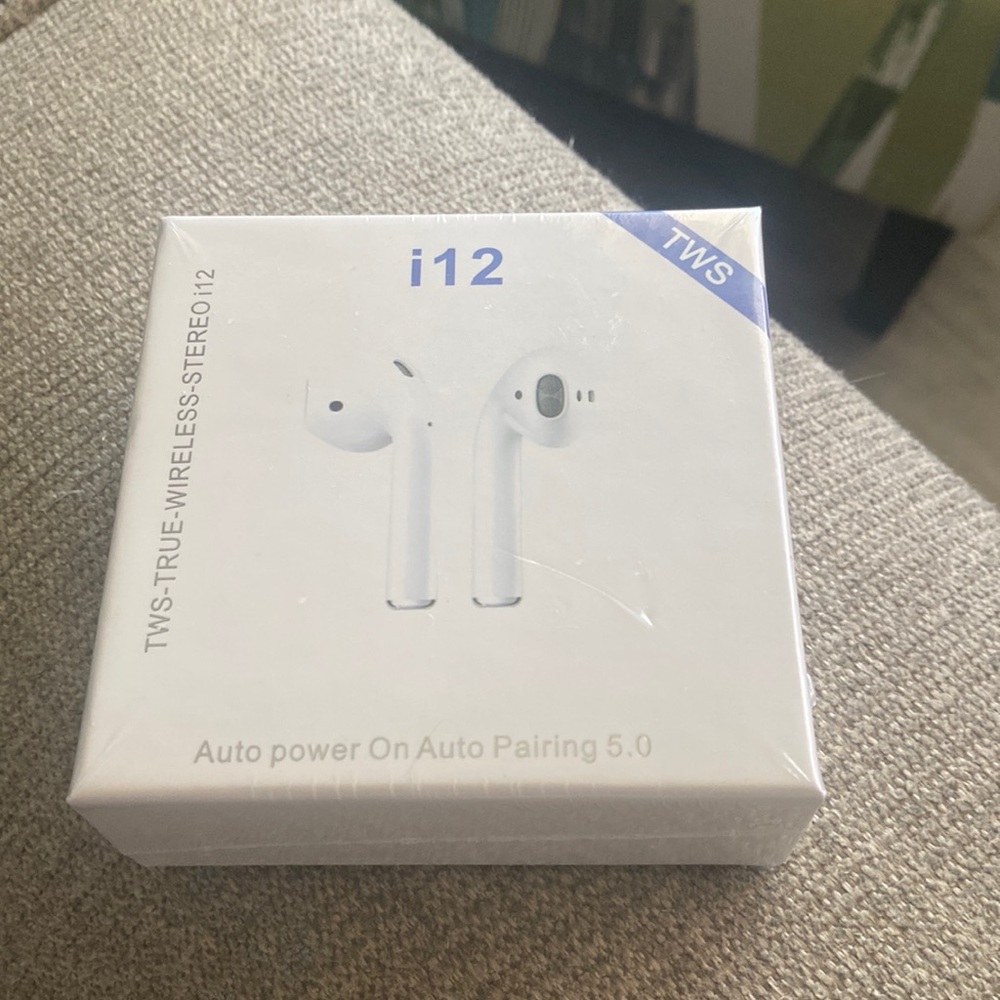 NEW Bluetooth earbuds
